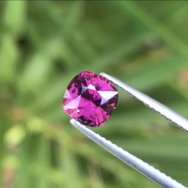 1.76克拉無燒無處理坦桑尼亞紫粉色玫瑰榴石 山姆大叔寶石屋,石榴石,玫瑰榴石,寶石,珠寶,
Sam'sGemStudio,Garnet,Rhodolite,Gemstone,Gem,Jewelry