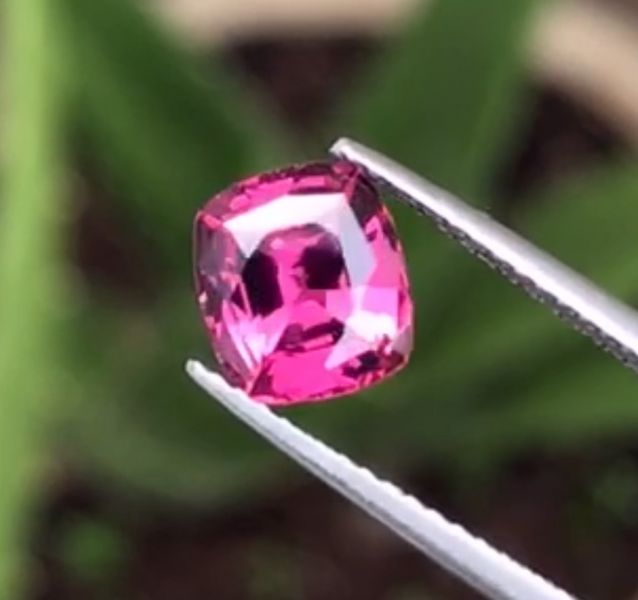 1.87克拉無燒無處理斯里蘭卡Elahera玫瑰榴石 山姆大叔寶石屋,石榴石,玫瑰榴石,寶石,珠寶,
Sam'sGemStudio,Garnet,Rhodolite,Gemstone,Gem,Jewelry