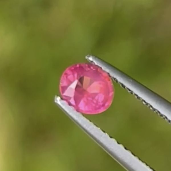 0.48克拉無燒無處理馬亨蓋霓虹粉紅色尖晶石 