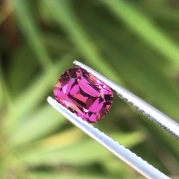 1.94克拉無燒無處理坦桑尼亞紫粉色玫瑰榴石 山姆大叔寶石屋,石榴石,玫瑰榴石,寶石,珠寶,
Sam'sGemStudio,Garnet,Rhodolite,Gemstone,Gem,Jewelry