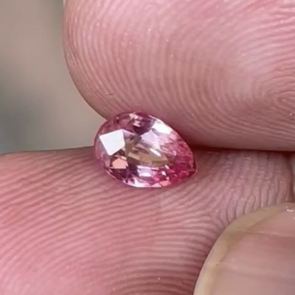 0.95克拉無燒無處理馬亨蓋霓虹粉紅色尖晶石 