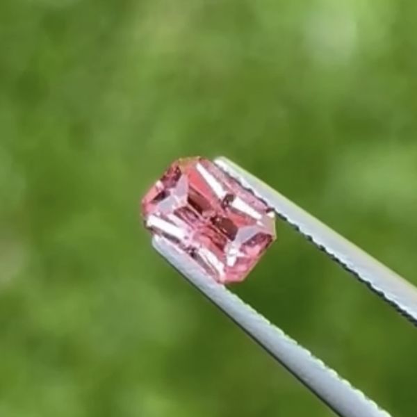 1.02克拉無燒無處理馬亨蓋霓虹粉紅色尖晶石 