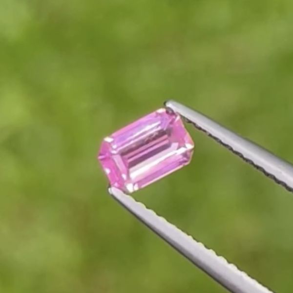 0.56克拉無燒無處理馬亨蓋霓虹粉紅色尖晶石 