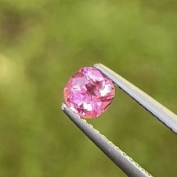 0.51克拉無燒無處理馬亨蓋霓虹粉紅色尖晶石 