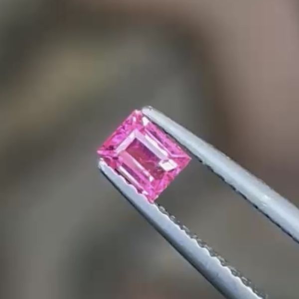 0.44克拉無燒無處理馬亨蓋霓虹粉紅色尖晶石 