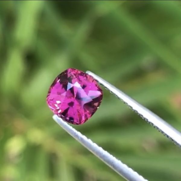 1.76克拉無燒無處理坦桑尼亞紫粉色玫瑰榴石 山姆大叔寶石屋,石榴石,玫瑰榴石,寶石,珠寶,
Sam'sGemStudio,Garnet,Rhodolite,Gemstone,Gem,Jewelry