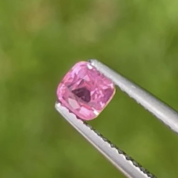 0.52克拉無燒無處理馬亨蓋霓虹粉紅色尖晶石 