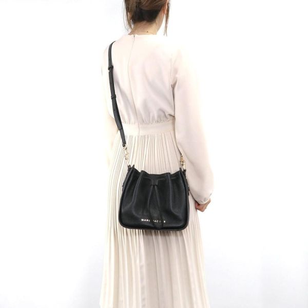 Marc Jacobs 黑色縮口包 