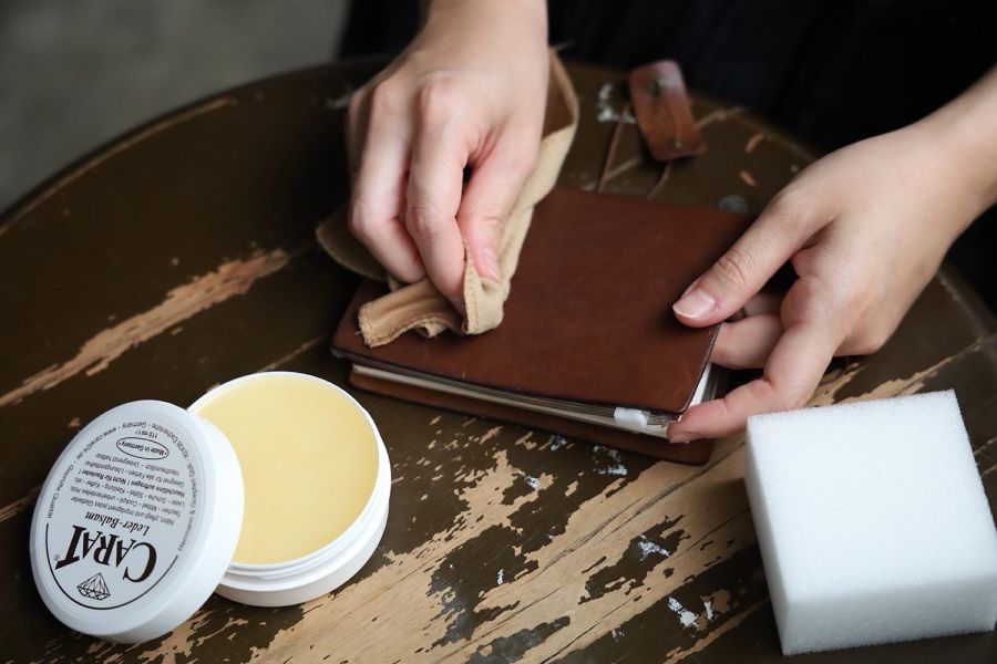 德國 CARAT LOGO Renapur 固體天然皮革保養油 