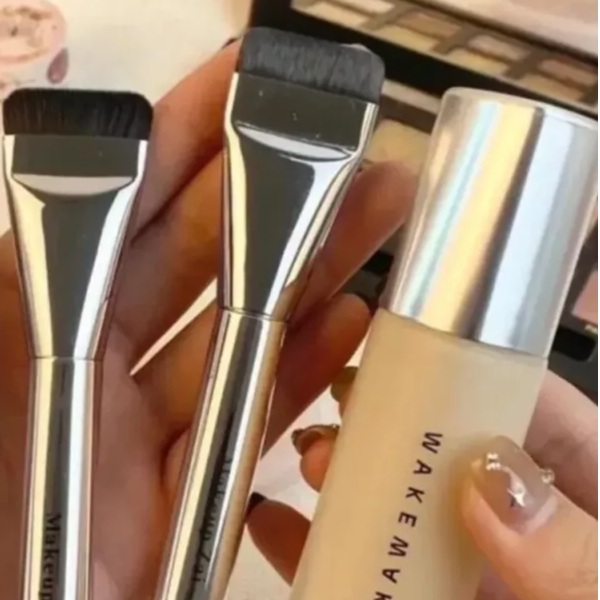 [福利品] Wakemake 超貼妝粉底刷 