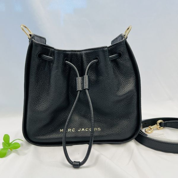 Marc Jacobs 黑色縮口包 