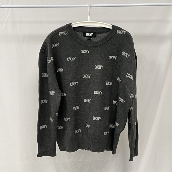 DKNY 滿版薄料挺版灰毛衣 