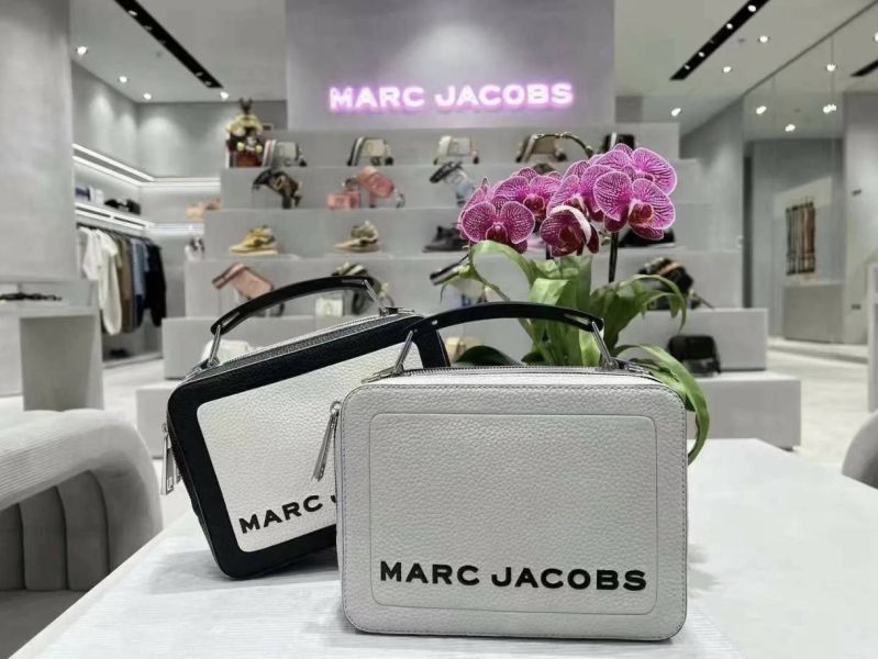 Marc Jacobs 新款側背包 