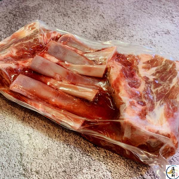 紐西蘭大羊肩排(原肉真空包)每包有二塊8支骨! 羊肩排,燒烤,中秋節,吮指回味,生鮮, 肉質厚實,鮮美多汁, 法式羊排
