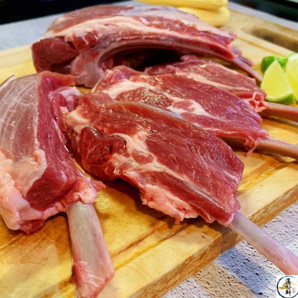 紐西蘭大羊肩排(原肉真空包)每包有二塊8支骨! 羊肩排,燒烤,中秋節,吮指回味,生鮮, 肉質厚實,鮮美多汁, 法式羊排