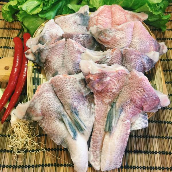 台灣肥美鯛魚下巴(8-10大塊) 台灣,國產,鯛魚,鯛魚下巴,魚下巴,膠原蛋白,燒烤,清蒸,香煎