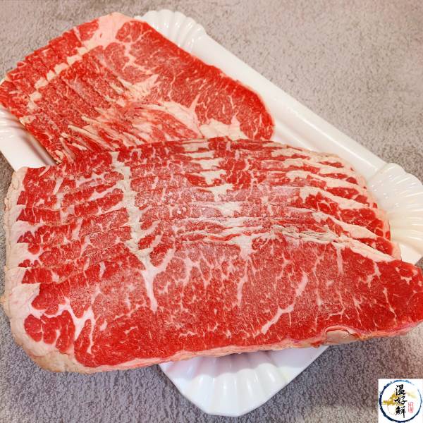 美國 Choice翼板牛火鍋片 不油膩的翼板火鍋肉片,鮮嫩甘甜帶有一點嚼勁,適合想減少攝取油脂的人,不管是火鍋還是壽喜燒都很適合,在家吃鍋的好選擇