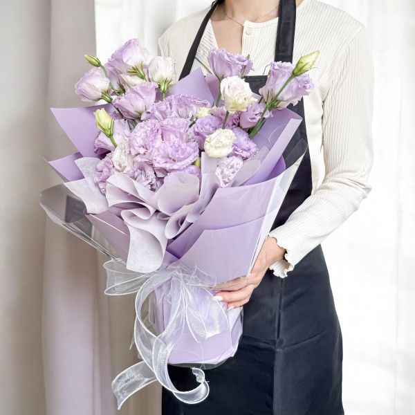 【Floral M】浪漫南法紫桔梗鮮花花束 #紫桔梗花束 #浪漫花束 #南法風花藝 #法式花束 #鮮花花束推薦 #紫色系花束 #清新花藝 #氣質花禮 #文青風花束
#生日花束 #情人節鮮花 #母親節花束 #送女友花禮 #約會花束 #日常送花 #花束宅配 #送花推薦 #自然系花藝