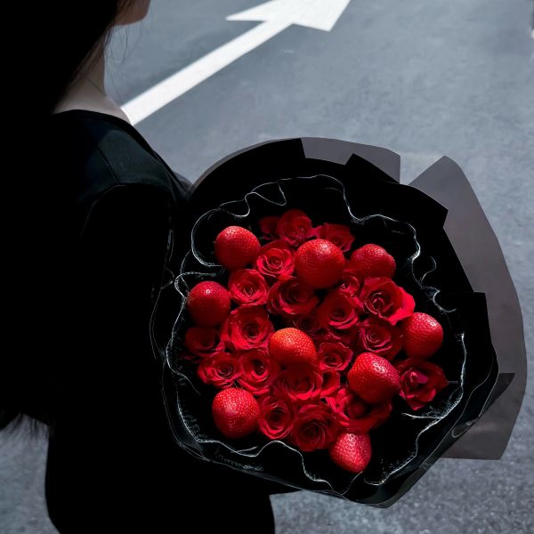 【七夕限定】Be Mine Be Love草莓花束 Be Mine Be Love 草莓花束,草莓鮮花花束,情人節草莓花束,浪漫草莓禮物,草莓告白花束,情侶送禮推薦,甜美草莓花束,告白花束推薦,生日草莓花束