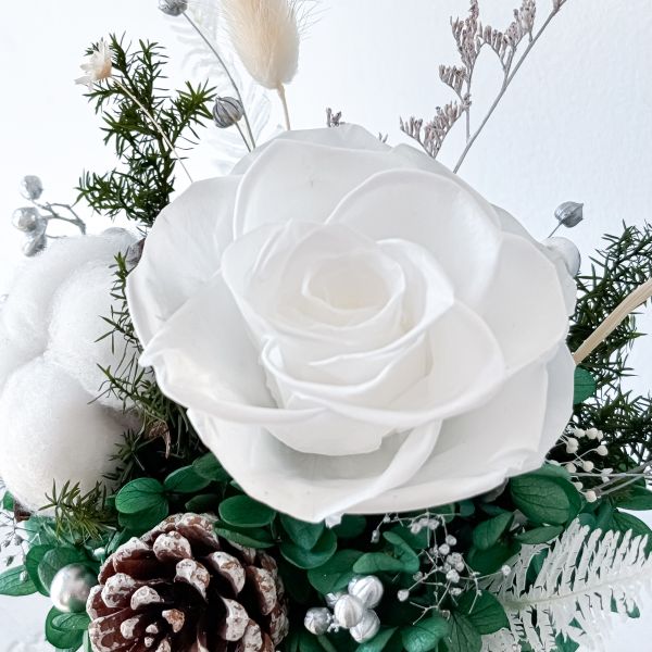 【Floral M】北歐冬日冰雪森林永生花禮 （贈送5ml香氛油） 北歐永生花、冰雪花禮、冬季永生花、北歐森林花禮、聖誕永生花、聖誕交換禮物、永生玫瑰、聖誕花束、聖誕節禮物、女生禮物推薦、生日花束、乾燥花禮、永生花擺飾、情人節花束、室內布置花禮、療癒系花禮、北歐風家飾