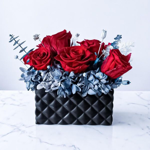 【Floral M】巴黎夜玫瑰永生花禮 母親節花禮 永生花禮 永生花束 玫瑰永生花 母親節禮物推薦 送媽媽禮物 高級花禮 巴黎風花束 法式浪漫花束 夜玫瑰花束 酒紅玫瑰花 高質感永生花 精品花禮 優雅花藝設計 神秘玫瑰花束 母親節送媽媽花 媽媽生日禮物推薦 送婆婆禮物 長輩花禮推薦 高級送禮推薦 紀念日花禮 感謝媽媽禮物 母親節玫瑰永生花禮推薦 台灣 法式永生花束 送媽媽 酒紅玫瑰永生花束 高級款 永生玫瑰花束 母親節禮物 台北永生花店