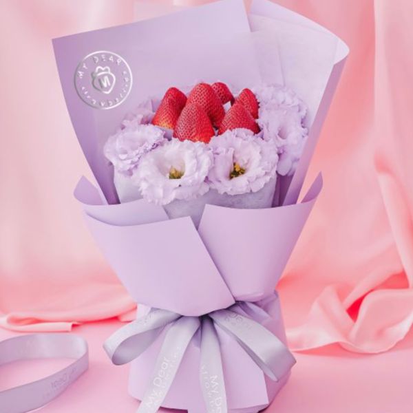 【母親節限定】My No.1 Mommy 摩登鳶尾紫草莓花束 My Dear strawberries,草莓,花禮,花束,浪漫,送禮,創意禮物,strawberry,bouquet,禮物,生日禮物,生日創意禮物,祝福