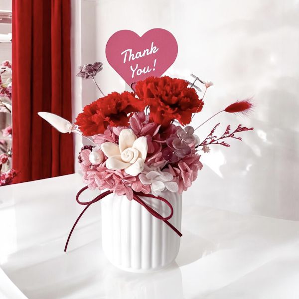 【Floral M】摩登珍珠女神永生花禮（贈送5ml香氛油） 母親節花禮 永生花禮 永生花束 永生花推薦 送媽媽禮物 母親節禮物推薦 高級花禮 珍珠花束 女神花禮 優雅花束 高質感永生花 精品花禮 法式花藝 韓系永生花束
設計款花束 母親節送媽媽花 媽媽生日禮物推薦 送婆婆禮物 高級送禮推薦 感謝禮物 長輩禮物推薦 不凋花禮盒 母親節永生花禮推薦 台灣 永生花束 送媽媽 高級款 珍珠永生花束 訂製 台北永生花店推薦 永生玫瑰花束 母親節禮物 高級永生花