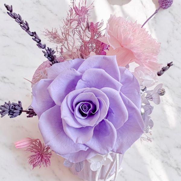 【Floral M】夏日南法普羅旺斯永生花禮（贈送5ml香氛油） 南法永生花束,普羅旺斯花禮,薰衣草不凋花,法式永生花推薦,夏日永生花設計,紫色系花藝禮盒,香氛風格乾燥花,法國風格花束,永生花送禮推薦,紫色永生花,高質感永生花束,浪漫夏日花束