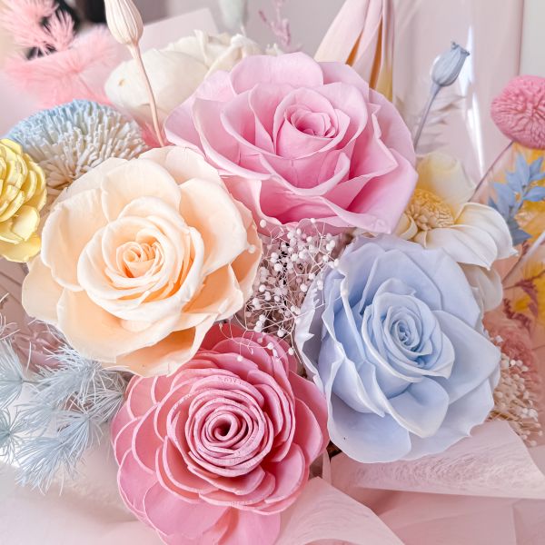 【Floral M】Sweet Wonderland愛麗絲夢幻花園永生花束（贈送5ml香氛油） 永生花束,乾燥花束,永生花禮物,童話風花束,愛麗絲風格,夢幻花藝,Wonderland 花束,少女心禮物,粉系花藝,法式浪漫風,情人節花禮,生日花禮推薦,母親節禮物,畢業禮物,結婚祝福花束,開幕送禮,喬遷禮推薦