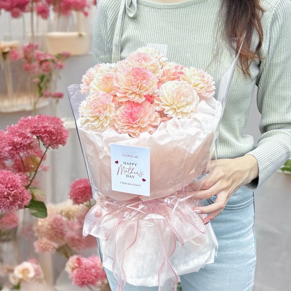 【Floral M】邂逅粉色浪漫甜甜康乃馨擴香花束（贈送5ml香氛油+母親節祝福卡） 永生花束,永生玫瑰, 永生花禮,永生花,不凋花,乾燥花,花禮,花束,送禮,禮物,儀式感,質感,浪漫,花,擴香花束,香氛精油,擴香花,香氛花,生日,求婚,情人節,FLORAL M