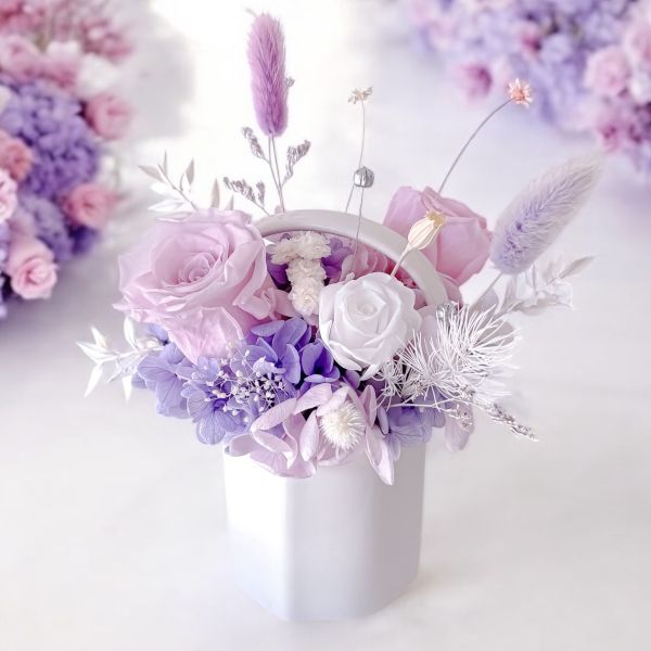 【Floral M】法式莫內小花園提籃永生花禮（贈送5ml香氛油） 永生花,永生花禮盒,永生花籃,提籃花藝,法式花藝,莫內花園,法式田園風,印象派花藝,小花園花禮,文青風花籃,鄉村風花藝,生日花禮,情人節花籃,畢業禮物推薦,結婚賀禮花藝,開幕送禮推薦,小資質感禮物,居家擺飾禮盒,居家療癒擺設,桌上裝飾花藝,質感手提花籃,莫內花園