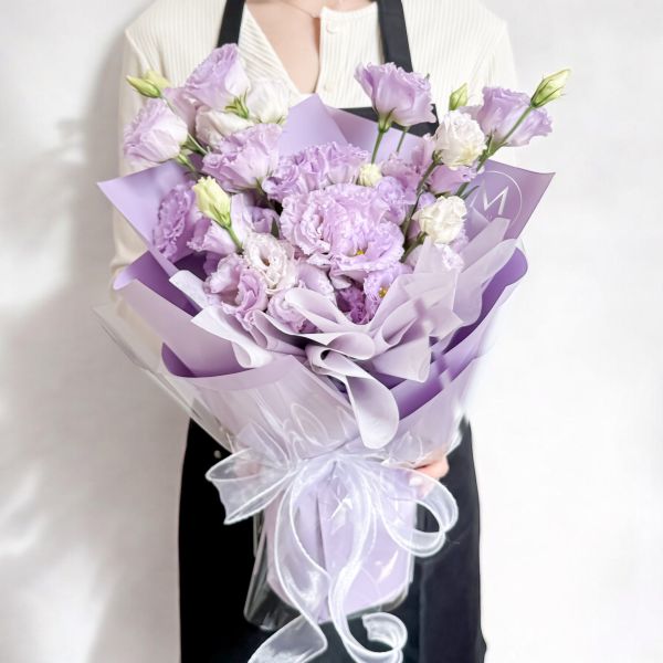 【Floral M】浪漫南法紫桔梗鮮花花束 #紫桔梗花束 #浪漫花束 #南法風花藝 #法式花束 #鮮花花束推薦 #紫色系花束 #清新花藝 #氣質花禮 #文青風花束
#生日花束 #情人節鮮花 #母親節花束 #送女友花禮 #約會花束 #日常送花 #花束宅配 #送花推薦 #自然系花藝