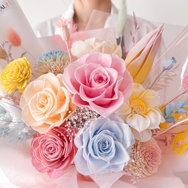 【Floral M】Sweet Wonderland愛麗絲夢幻花園永生花束（贈送5ml香氛油） 永生花束,乾燥花束,永生花禮物,童話風花束,愛麗絲風格,夢幻花藝,Wonderland 花束,少女心禮物,粉系花藝,法式浪漫風,情人節花禮,生日花禮推薦,母親節禮物,畢業禮物,結婚祝福花束,開幕送禮,喬遷禮推薦