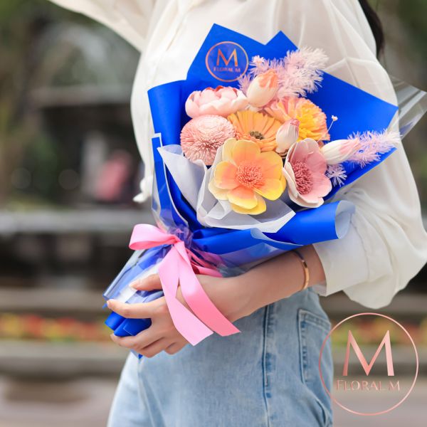 【Floral M免運優惠】Hawaii藍色夏威夷永生香氛擴香花束（贈送5ml香氛油） 藍色夏威夷花束,永生香氛花束,畢業花禮推薦,畢業永生花,香氛擴香花束,索拉花花束,不凋花束推薦,畢業送禮999,Floral M香水花,永生花束送禮