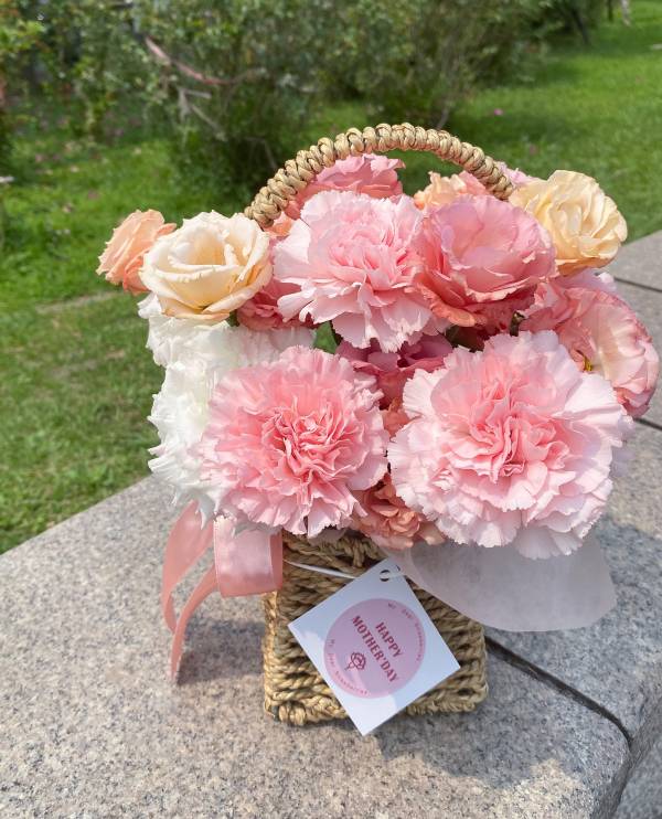 【母親節期間限定】My Dear Mommy 康乃馨花籃 情人節花束,草莓花束,情人節禮物