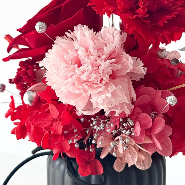 【Floral M】奢華絲絨女神永生花禮 永生花禮 永生花束 永生花盒 永生花推薦 高級花禮 奢華花束 絲絨花束 女神花禮 奢華風花束 高質感花禮 韓系花束 法式花藝設計 絲絨包裝花束 精品花禮 優雅花束 氣質花禮 母親節花禮 情人節花束 生日花禮推薦 女友禮物 送媽媽花束 紀念日禮物 高級送禮推薦 浪漫花禮 永生花束推薦 台灣 高級永生花禮推薦 母親節永生花禮盒 絲絨永生花束 客製化 不凋花花束 高級設計 永生玫瑰花束 禮物 台北永生花