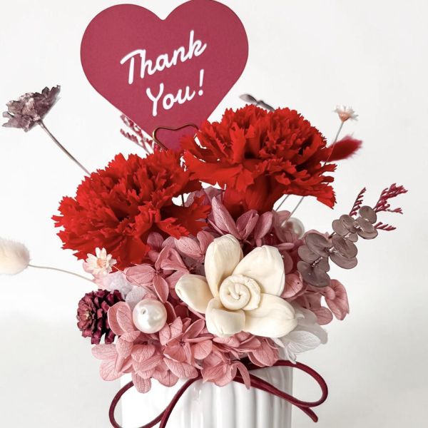 【Floral M】摩登珍珠女神永生花禮（贈送5ml香氛油） 母親節花禮 永生花禮 永生花束 永生花推薦 送媽媽禮物 母親節禮物推薦 高級花禮 珍珠花束 女神花禮 優雅花束 高質感永生花 精品花禮 法式花藝 韓系永生花束
設計款花束 母親節送媽媽花 媽媽生日禮物推薦 送婆婆禮物 高級送禮推薦 感謝禮物 長輩禮物推薦 不凋花禮盒 母親節永生花禮推薦 台灣 永生花束 送媽媽 高級款 珍珠永生花束 訂製 台北永生花店推薦 永生玫瑰花束 母親節禮物 高級永生花