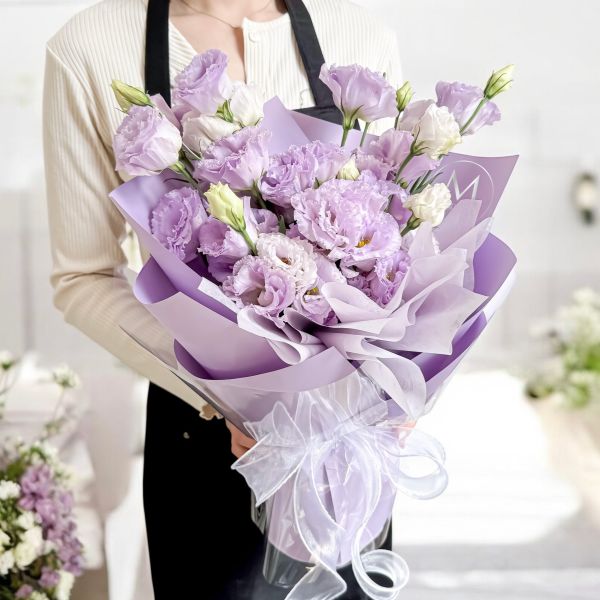 【Floral M】浪漫南法紫桔梗鮮花花束 #紫桔梗花束 #浪漫花束 #南法風花藝 #法式花束 #鮮花花束推薦 #紫色系花束 #清新花藝 #氣質花禮 #文青風花束
#生日花束 #情人節鮮花 #母親節花束 #送女友花禮 #約會花束 #日常送花 #花束宅配 #送花推薦 #自然系花藝