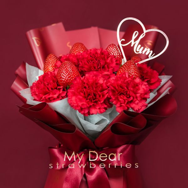 【NEW! 母親節限定】Classic Mom 經典絲絨紅康乃馨草莓花束禮盒組 My Dear strawberries,草莓,花禮,花束,浪漫,送禮,創意禮物,strawberry,bouquet,禮物,生日禮物,生日創意禮物,祝福