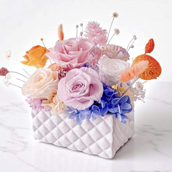 【Floral M】莫內的花園永生花禮（贈送5ml香氛油） 永生花,不凋花,玻璃罩花禮,莫內花園,印象派花藝,藝術花禮,精緻花禮,女友生日禮物,情人節花禮,母親節花禮,結婚紀念日禮物,浪漫花禮推薦,精緻送禮選擇,居家擺飾花藝