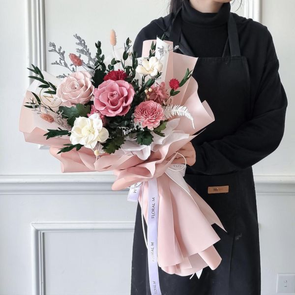 【Floral M】安娜公主永生花束（贈送5ml香氛油）免運 安娜公主永生花束
永生花束
永生花花束
永生花
永生花禮盒
永生花禮物
浪漫花束
歐式花束
質感花束
高級花束
設計花束
精品花束
