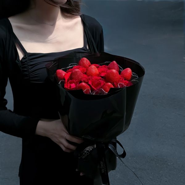 【七夕限定】Be Mine Be Love草莓花束 Be Mine Be Love 草莓花束,草莓鮮花花束,情人節草莓花束,浪漫草莓禮物,草莓告白花束,情侶送禮推薦,甜美草莓花束,告白花束推薦,生日草莓花束