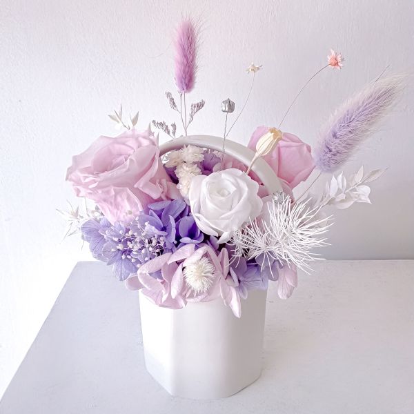 【Floral M】法式莫內小花園提籃永生花禮（贈送5ml香氛油） 永生花,永生花禮盒,永生花籃,提籃花藝,法式花藝,莫內花園,法式田園風,印象派花藝,小花園花禮,文青風花籃,鄉村風花藝,生日花禮,情人節花籃,畢業禮物推薦,結婚賀禮花藝,開幕送禮推薦,小資質感禮物,居家擺飾禮盒,居家療癒擺設,桌上裝飾花藝,質感手提花籃,莫內花園