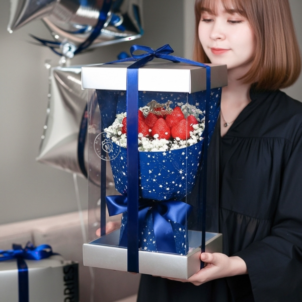 【聖誕限定】Fantasia聖誕幻想曲草莓花束禮盒 聖誕花束,草莓花束,聖誕禮物,聖誕節交換禮物,聖誕限定禮盒,冬季限定禮物,送女友禮物,送老婆驚喜,花束,草莓禮盒,聖誕節驚喜,網美花束