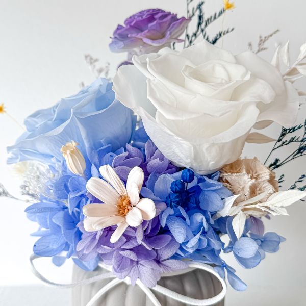 【Floral M】夏日聖托里尼夢幻島永生花禮（贈送5ml香氛油） 聖托里尼花禮,希臘風永生花,夏日海島風,愛琴海花束,地中海風格,永生花禮盒,永生花擺飾,永生花束推薦,不凋花禮物,乾燥花與永生花