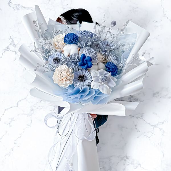 【Floral M】艾莎的祝福冰雪奇緣擴香花束（贈送5ml香氛油） 冰雪奇緣花束、艾莎花束、夢幻擴香花束、香氛花藝、迪士尼風格禮物、冷色系乾燥花、永生花擴香、生日禮物推薦、情人節禮物、居家香氛佈置
