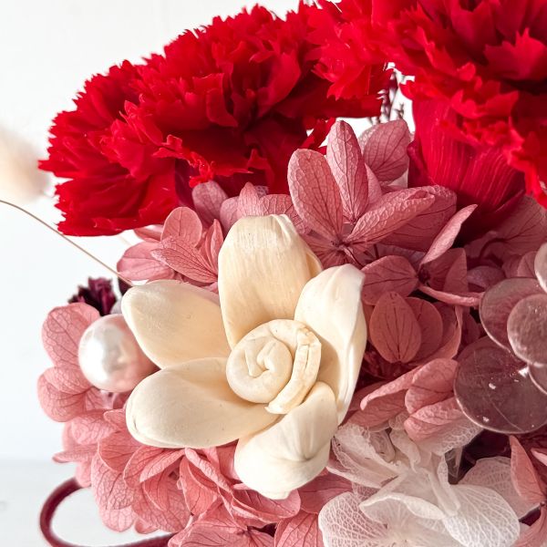 【Floral M】摩登珍珠女神永生花禮（贈送5ml香氛油） 母親節花禮 永生花禮 永生花束 永生花推薦 送媽媽禮物 母親節禮物推薦 高級花禮 珍珠花束 女神花禮 優雅花束 高質感永生花 精品花禮 法式花藝 韓系永生花束
設計款花束 母親節送媽媽花 媽媽生日禮物推薦 送婆婆禮物 高級送禮推薦 感謝禮物 長輩禮物推薦 不凋花禮盒 母親節永生花禮推薦 台灣 永生花束 送媽媽 高級款 珍珠永生花束 訂製 台北永生花店推薦 永生玫瑰花束 母親節禮物 高級永生花