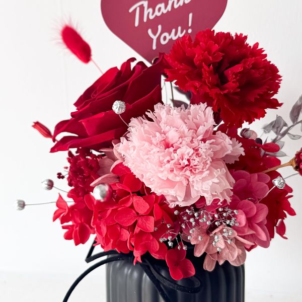 【Floral M】奢華絲絨女神永生花禮 永生花禮 永生花束 永生花盒 永生花推薦 高級花禮 奢華花束 絲絨花束 女神花禮 奢華風花束 高質感花禮 韓系花束 法式花藝設計 絲絨包裝花束 精品花禮 優雅花束 氣質花禮 母親節花禮 情人節花束 生日花禮推薦 女友禮物 送媽媽花束 紀念日禮物 高級送禮推薦 浪漫花禮 永生花束推薦 台灣 高級永生花禮推薦 母親節永生花禮盒 絲絨永生花束 客製化 不凋花花束 高級設計 永生玫瑰花束 禮物 台北永生花