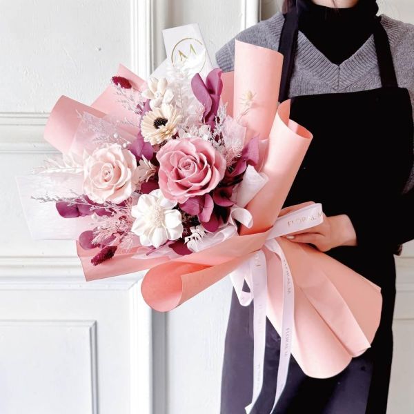 【Floral M】貝爾維亞永生花束（贈送5ml香氛油） 貝爾維亞永生花束
永生花束
永生花花束
永生花
永生花禮盒
永生花禮物

花束關鍵字

浪漫花束
歐式花束
質感花束
高級花束
設計花束
精品花束