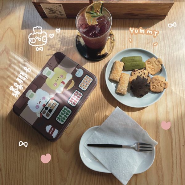 【插畫聯名款】november_qbear 曲奇餅,蝴蝶酥,蝴蝶餅,甜點,手工餅乾,彌月,喜餅,伴手禮,團購,jenny bakery,無蛋餅乾,鐵盒餅乾,客製化喜餅,似顏繪鐵盒